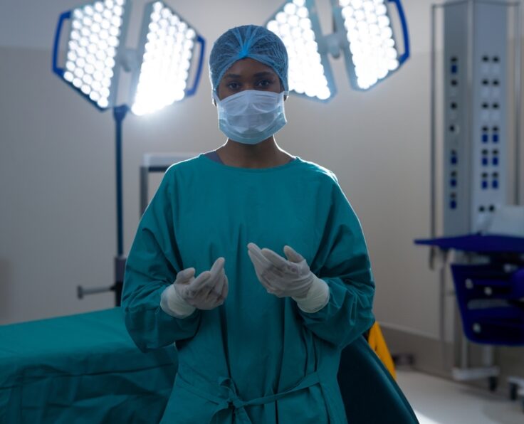 Young,African,American,Woman,Surgeon,Standing,In,Operating,Room,With